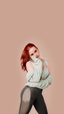 Madelaine Petsch Android Wallpaper Image 975x1732px