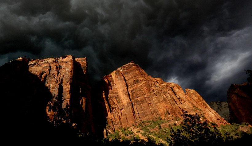 Zion National Park Desktop Wallpaper 2000x1161px