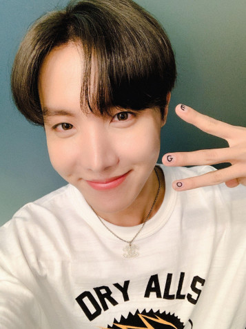 Cute Bts J Hope Mobile Background 2048x2731px