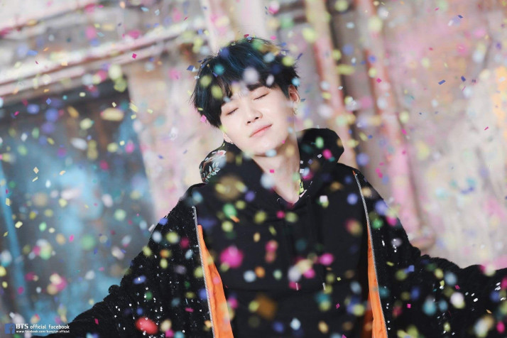 Min Yoongim Desktop Background 2000x1333px