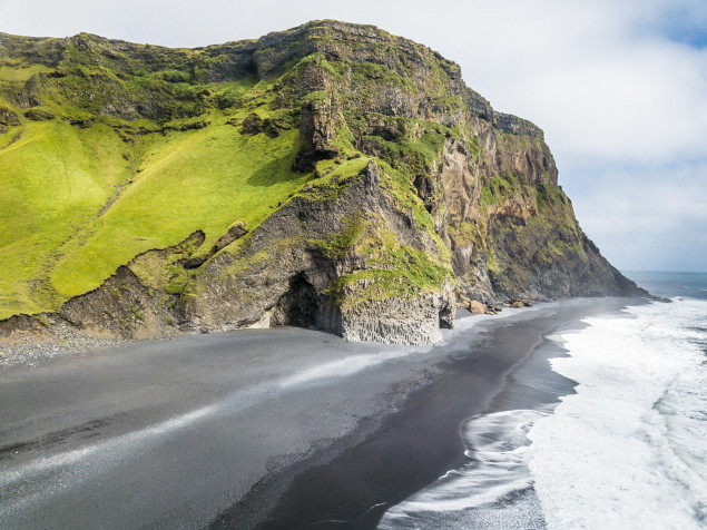 Reynisfjara Iceland MacBook Wallpaper 3992x2992px