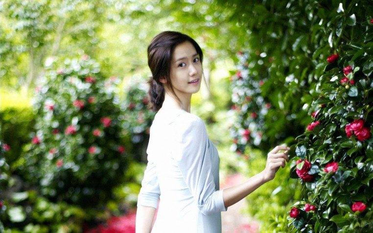 Im Yoonah Widescreen HD Wallpaper 1920x1200px