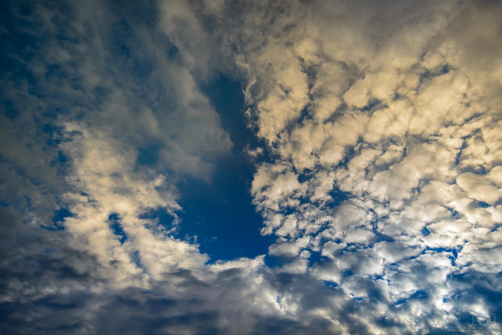 Beautiful Sky Clouds Laptop Background 1920x1281px