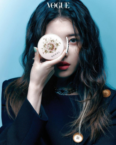 Iu Vogue Phone HD Background 1118x1400px