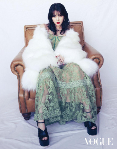 Iu Vogue iPhone Wallpaper 1096x1400px