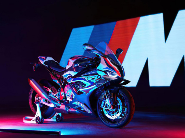 Bmw M 1000 Rr HD Background 1400x1050px