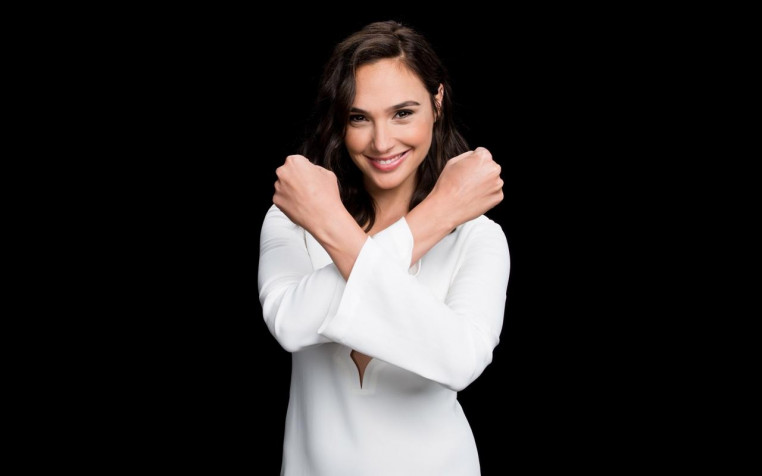 Gal Gadot HD Background 1280x800px