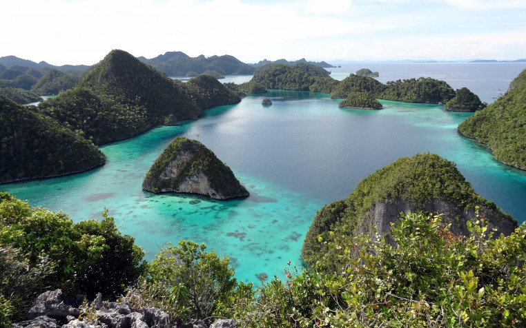 Raja Ampat Background Image 2560x1600px