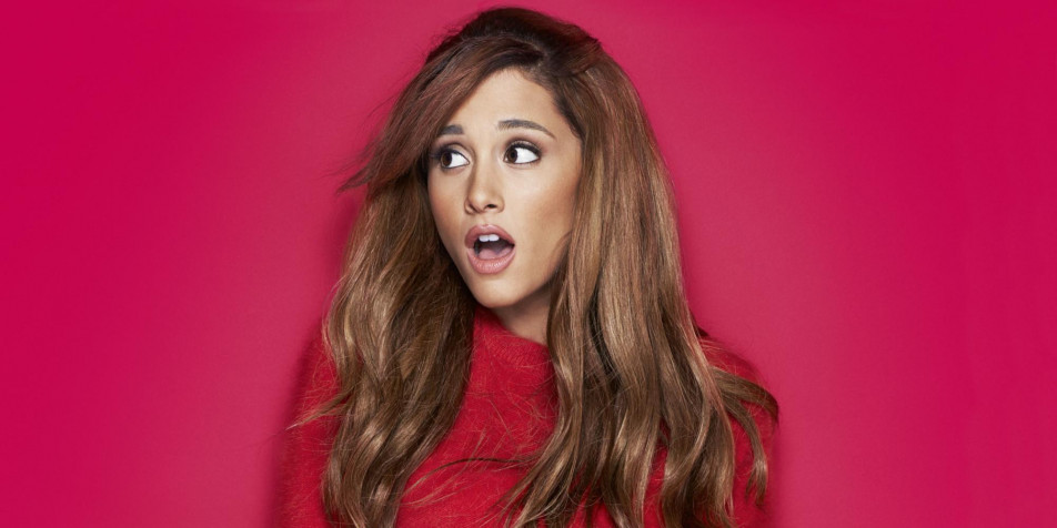 Cute Ariana Grande HD Background 2000x1000px