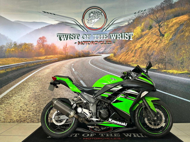 Kawasaki Ninja 300 Laptop Wallpaper 2048x1536px