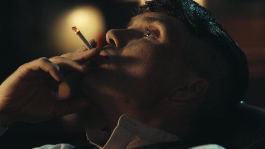 Thomas Shelby Smoking Full HD 1080p Wallpaper 1920x1080px