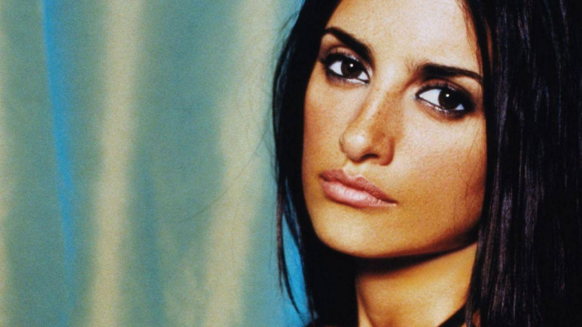 Penelope Cruz Desktop HD Background 1366x768px