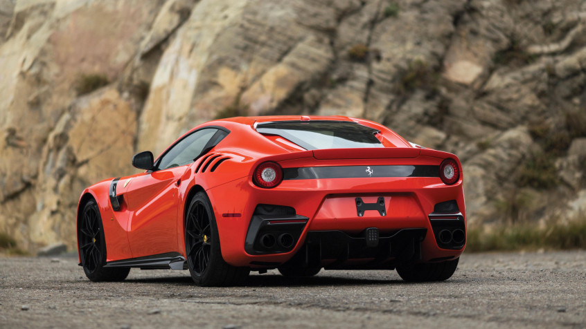 Ferrari Desktop Wallpaper 4000x2250px