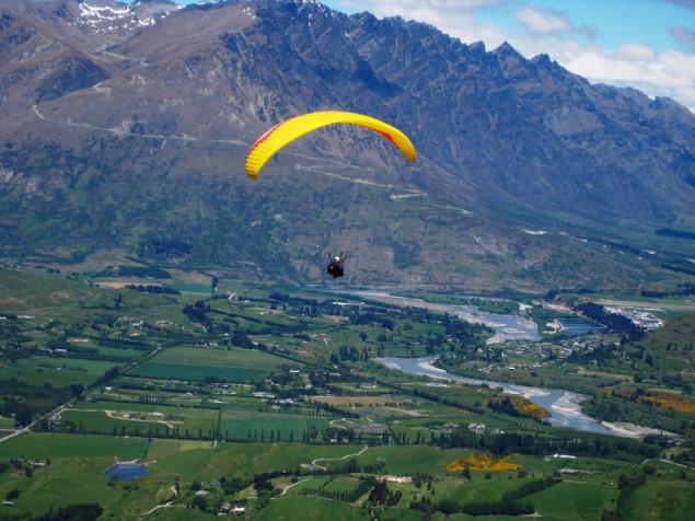 Paragliding Laptop Background 1024x768px