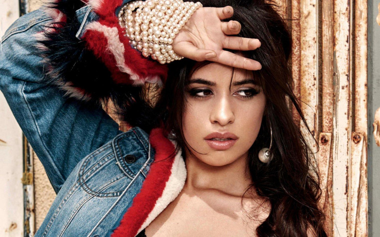 Camila Cabello MacBook Wallpaper 2560x1600px