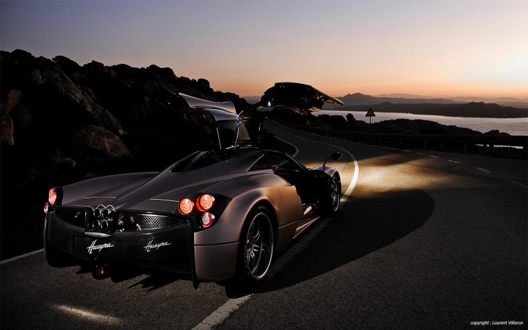 Sports Car MacBook Background 1500x938px