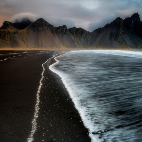 Reynisfjara Iceland Wallpaper for iPhone 4000x4000px