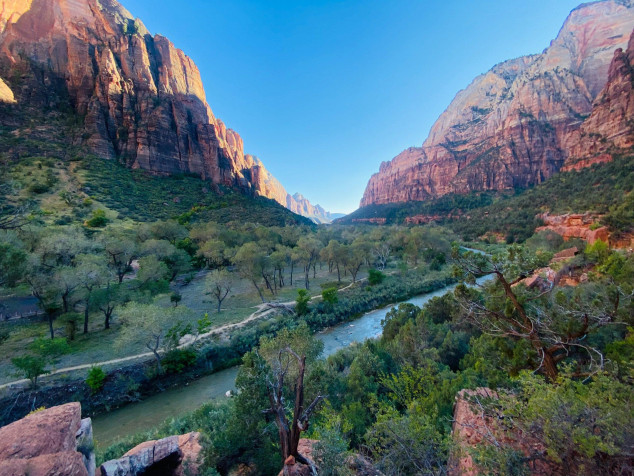 Zion National Park MacBook Wallpaper 2560x1920px