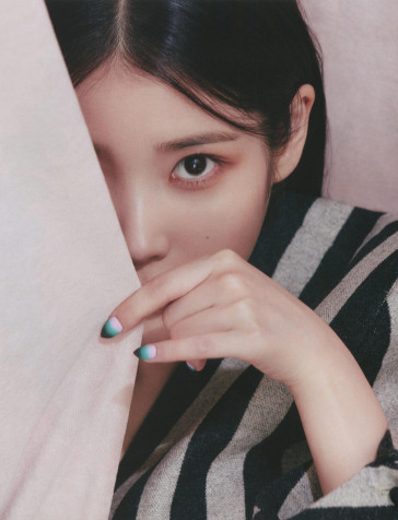 Iu Vogue Phone Background 1280x1674px