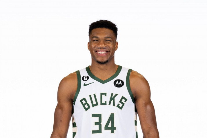 Giannis Antetokounmpo HD Background 2867x1910px