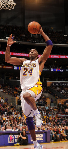 Kobe Bryant iPhone 14 Plus Wallpaper 1284x2778px