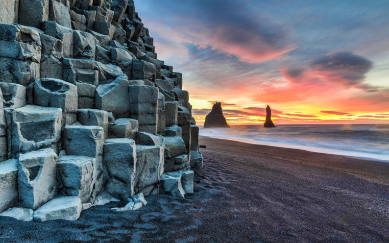 Reynisfjara Iceland Desktop Background 1600x1000px