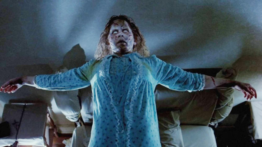 The Exorcist Regan Macneil MacBook Background 2000x1125px