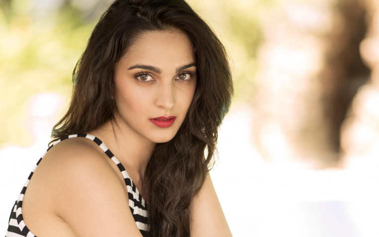 Kiara Advani Desktop HD Background 3840x2400px