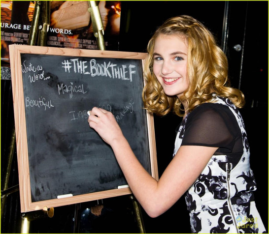 Sophie Nelisse HD Wallpaper 1222x1065px