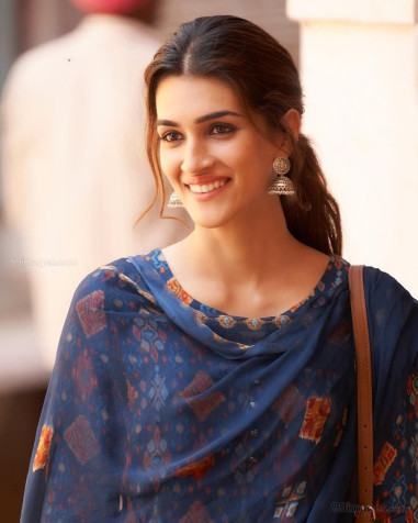 Kriti Sanon Wallpaper for iPhone 1080x1346px