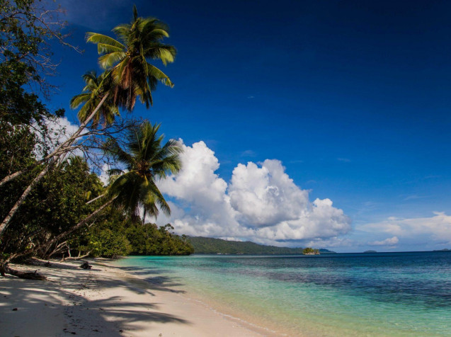 Raja Ampat Laptop Wallpaper 1800x1346px