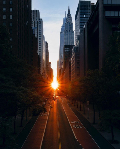 Manhattanhenge Phone Wallpaper 1080x1345px