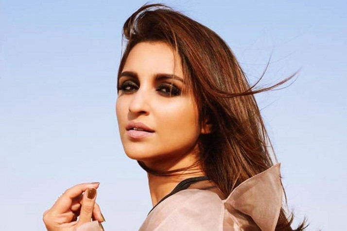 Parineeti Chopra MacBook Wallpaper 1920x1280px