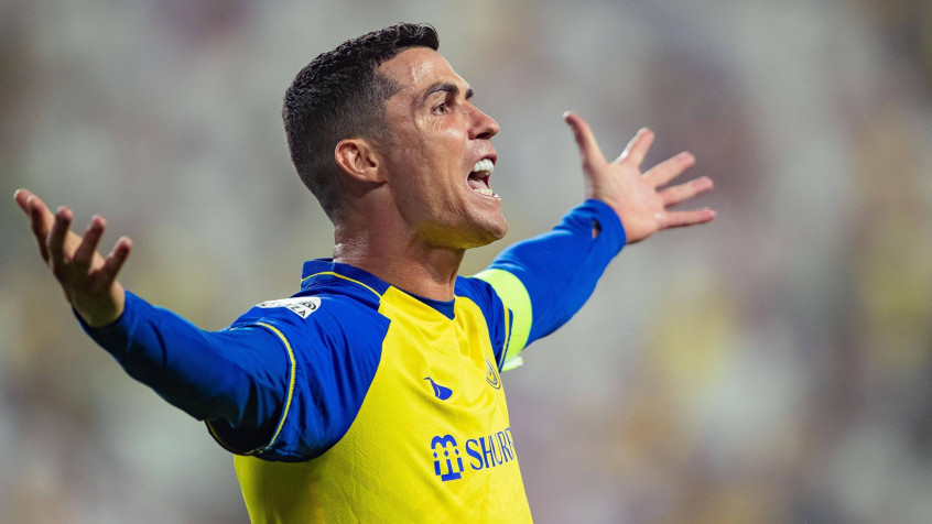 Cristiano Ronaldo Al Nassr 2k QHD Wallpaper 2560x1440px