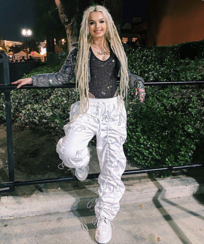 Zhavia Ward Phone HD Background 1242x1488px