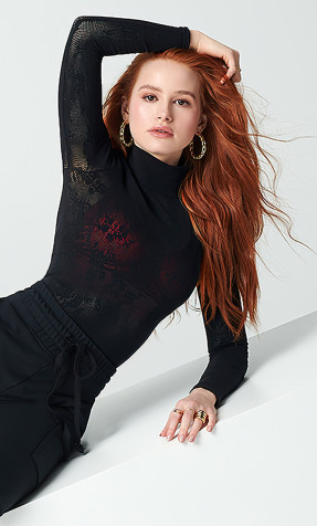 Madelaine Petsch Phone HD Background 1280x2120px