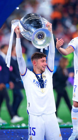 Federico Valverde Phone Background Image 1152x2048px