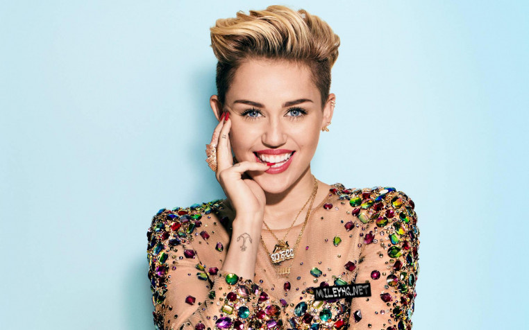 Miley Cyrus Widescreen HD Wallpaper 1920x1200px