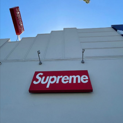 Supreme Logo Android Wallpaper Image 1042x1044px