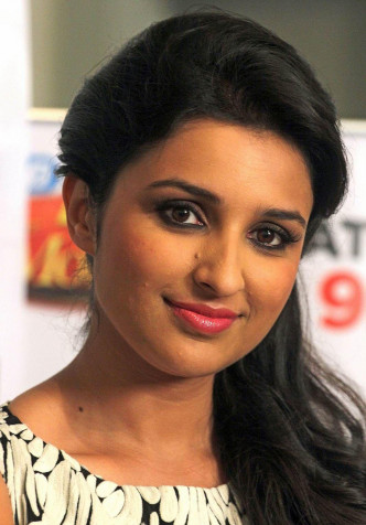 Parineeti Chopra Wallpaper for Mobile 1067x1527px