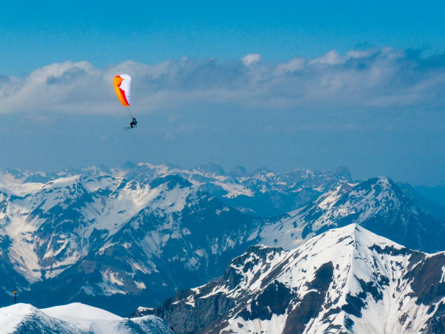 Paragliding Background Image 1024x768px