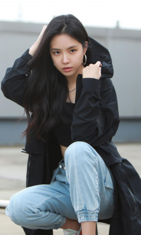 Son Na Eun Phone Background Image 1280x2120px