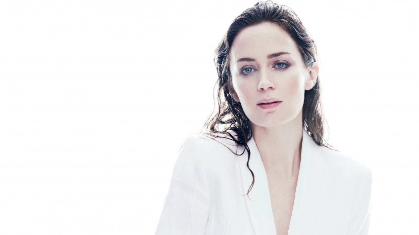 Emily Blunt Wallpaper Image 4328x2434px