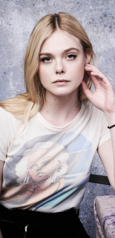 Elle Fanning iPhone Background Image 1440x2960px