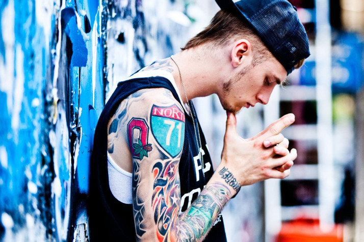 Machine Gun Kelly Background Image 1800x1200px