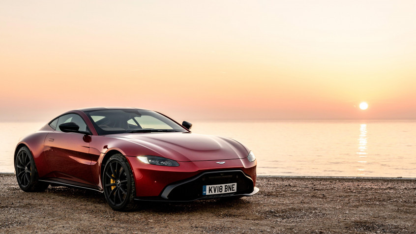 Aston Martin Vantage MacBook Wallpaper 4096x2304px