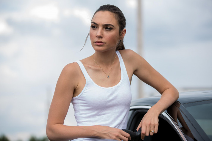 Gal Gadot MacBook Background 4028x2692px