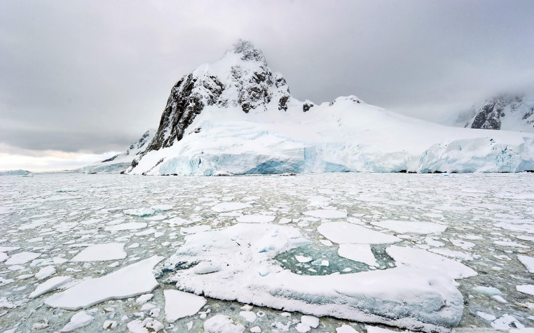 Antarctica Desktop Background 2560x1600px