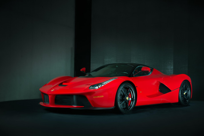 Ferrari Desktop HD Wallpaper 6000x4000px