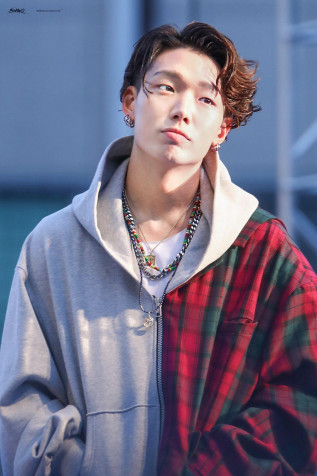 Ikon Bobby Wallpaper for iPhone 1333x2000px